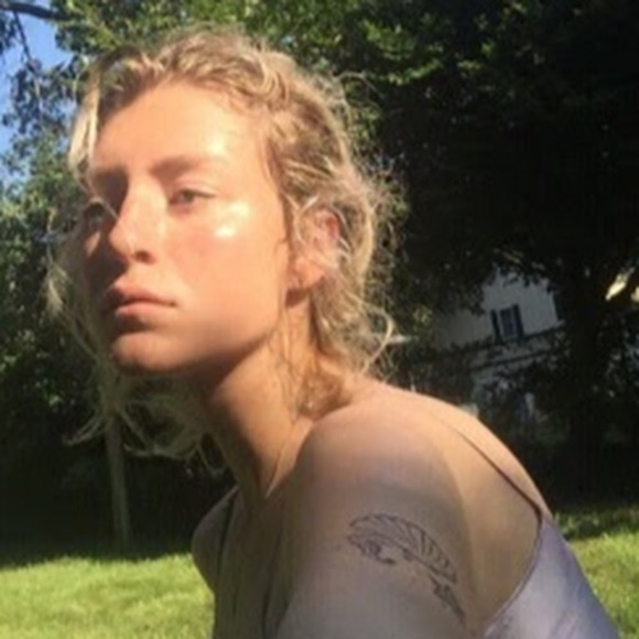 Meet your Posher, Samantha - Picture 1 of 1